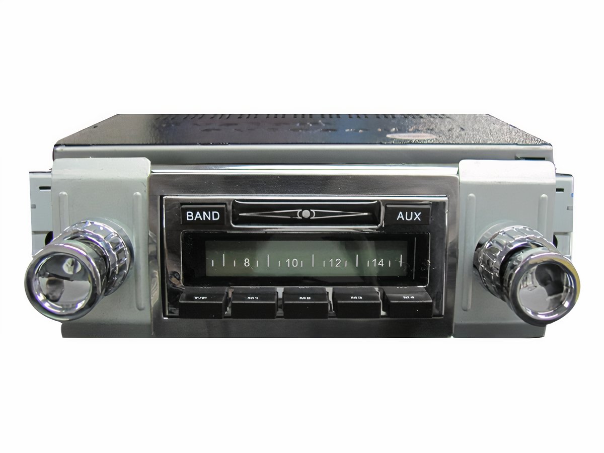 VW Custom Autosound Radio 5867 Front View