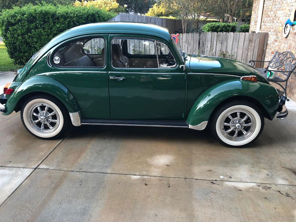 Teri & Dale Knee's 1971 Super Beetle