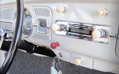 Custom Autosound USA Radio Installed in Beetle Dash